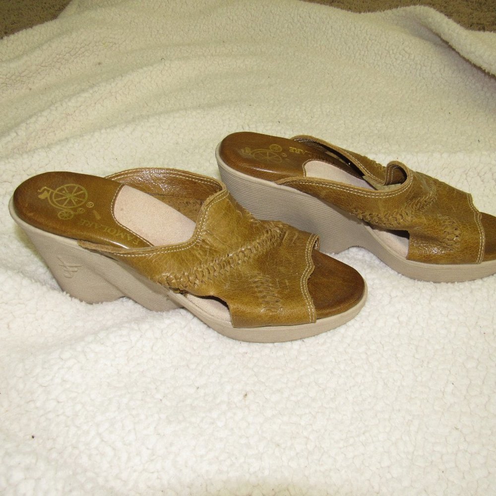 Famolare Hi-Up Wave Wedge Sandals